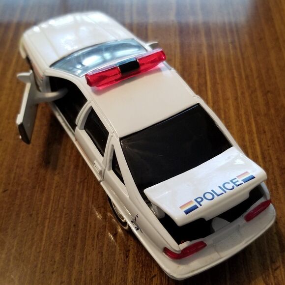 Royal Canadian Mounted Police Road Champs die cast police car 1:43 scale - Picture 5 of 12